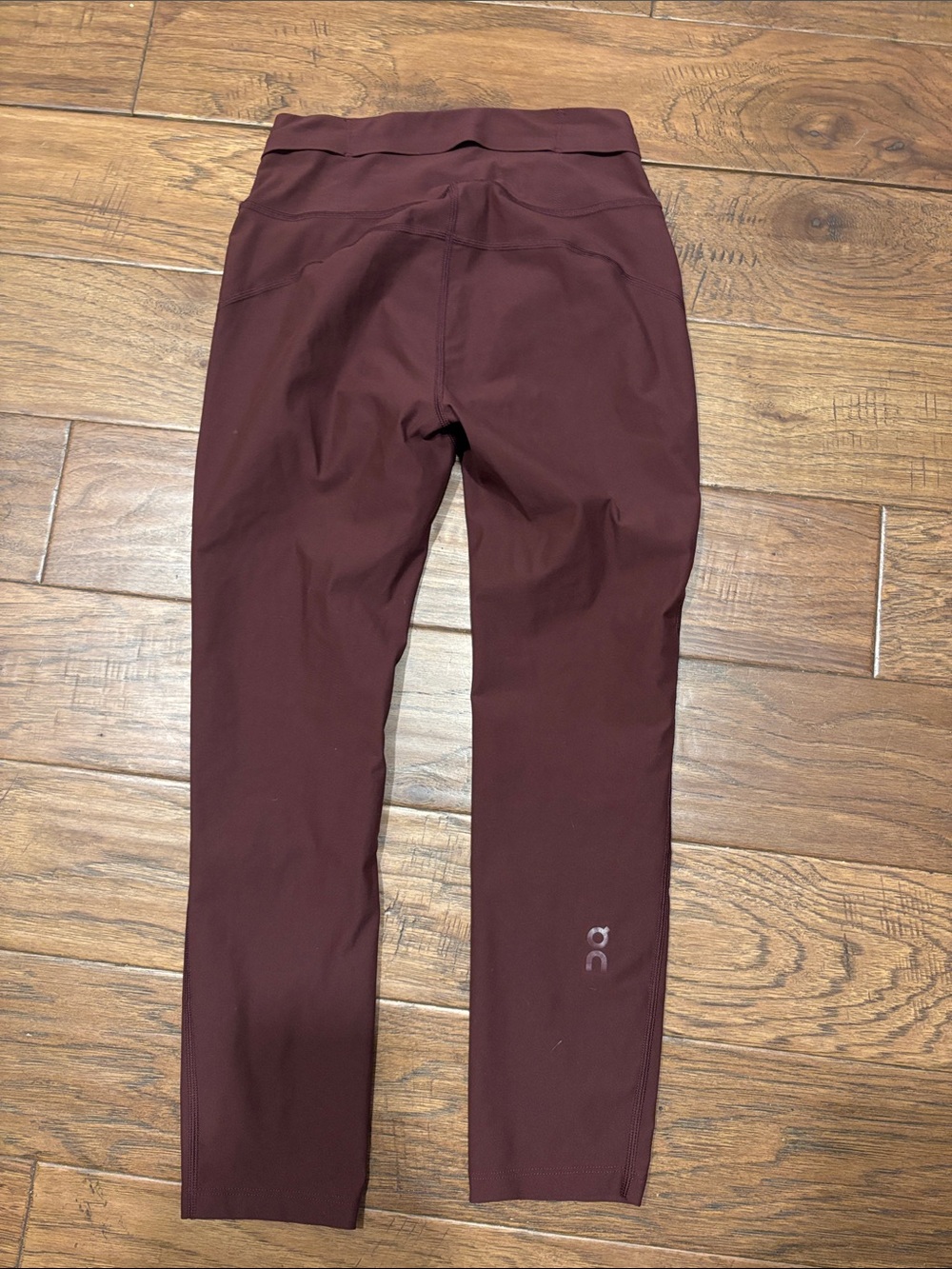 On Clouds Women’s Burgundy Performance Pants NWOT